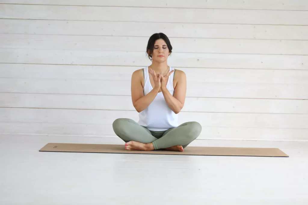Yoga et anxiété : 3 postures pour apaiser l'esprit