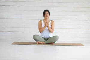 Lire la suite à propos de l’article Yoga et anxiété : 3 postures pour apaiser l&rsquo;esprit