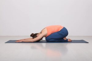 Lire la suite à propos de l’article Yoga du soir : routine relaxante pour vaincre l’anxiété avant de dormir