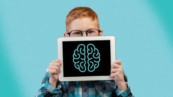 You are currently viewing Écrans et Cerveau des Enfants : Cultiver un Développement Serein à l&rsquo;Ère Numérique