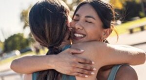 Lire la suite à propos de l’article Comment Reconnaître le Vrai Soutien : Les Signes Indéniables des Relations Authentiques