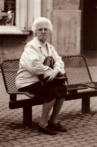 Lire la suite à propos de l’article Ralentissement de la Parole chez vos Proches : Un Signe Précoce de Déclin Cérébral à Ne Pas Ignorer ?