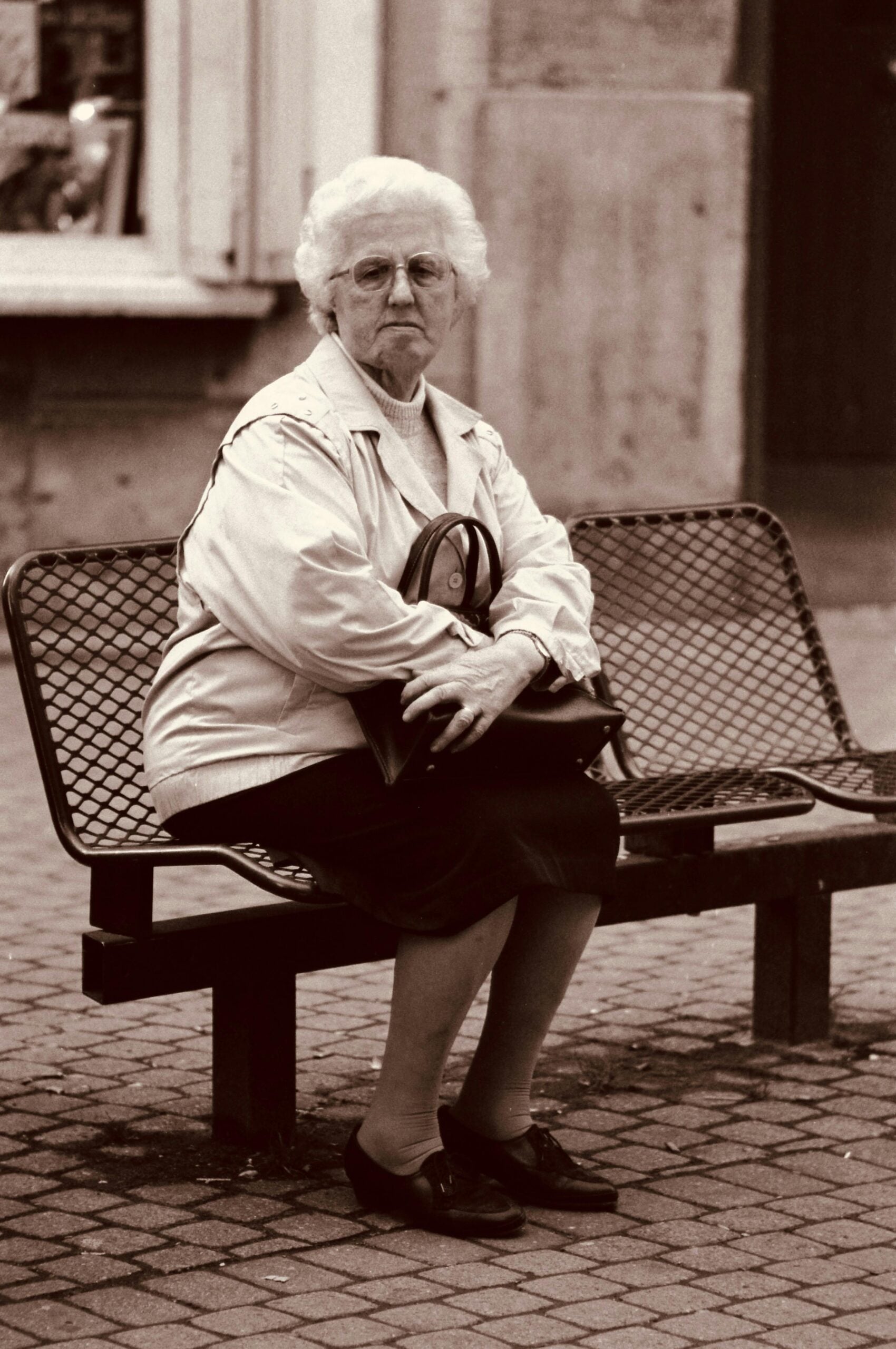 You are currently viewing Ralentissement de la Parole chez vos Proches : Un Signe Précoce de Déclin Cérébral à Ne Pas Ignorer ?