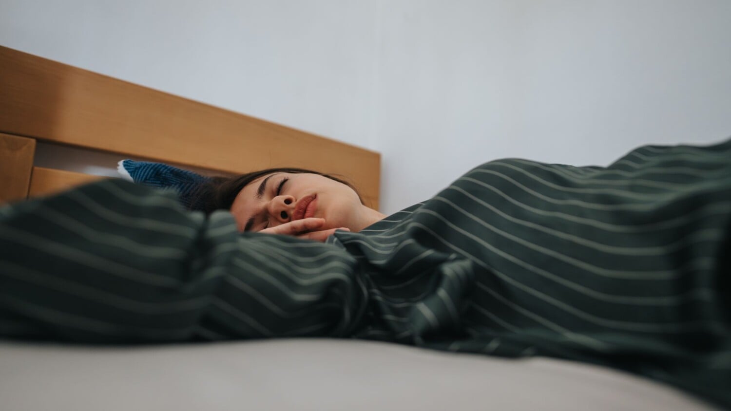 You are currently viewing Le Secret Révélé : Quand l&rsquo;État Hypnagogique Débloque Vos Idées Géniales Juste Avant le Sommeil