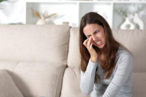 Lire la suite à propos de l’article Patient Bizarre : Un Mystère Oculaire Révélateur – Ce Que les Médecins Découvrent Laisse Sans Voix