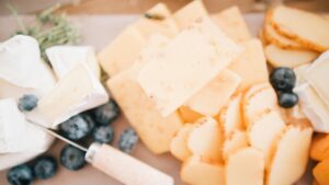 Lire la suite à propos de l’article Le Fromage de Riz : L&rsquo;Innovation Protéinée qui Va Révolutionner Vos Alternatives Végétales