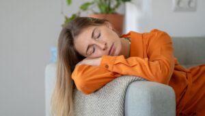 Lire la suite à propos de l’article Les Personnes qui Dorment Tard : 3 Traits de Personnalité Vespérale Révélés par la Psychologie