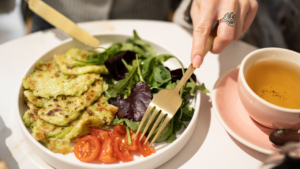 Lire la suite à propos de l’article Pour perdre du poids, compter les calories ne sert pas à grand-chose si vous oubliez ce facteur clé, révèle une étude