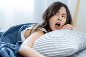 Lire la suite à propos de l’article L&rsquo;Énigme du Coaltar : D&rsquo;où Vient Cette Expression Qui Nous Plonge Dans la Lenteur ?