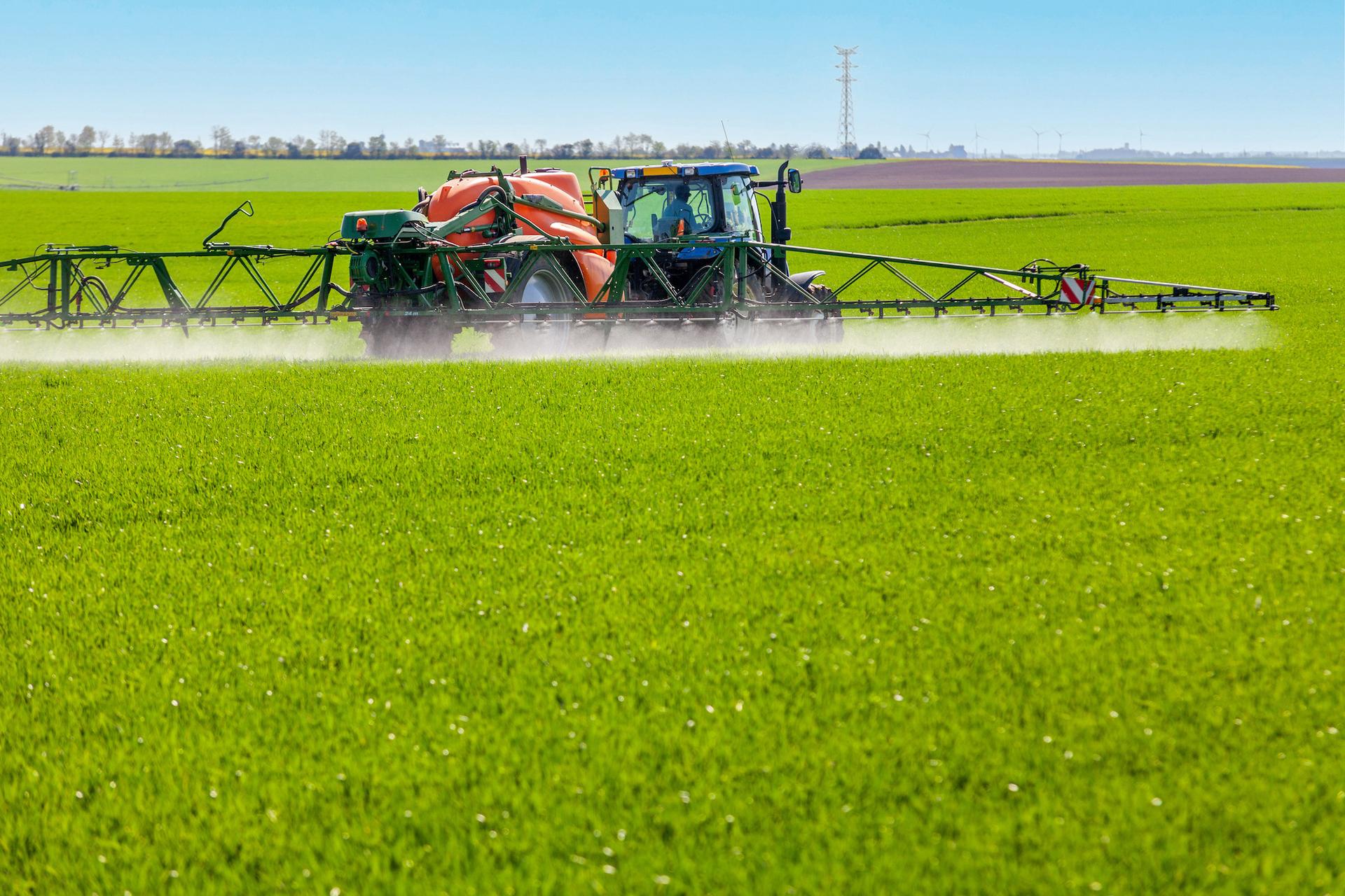 You are currently viewing Synergie Toxique : Quand l&rsquo;Invisible Multiplie le Risque de Cancer par 150 %