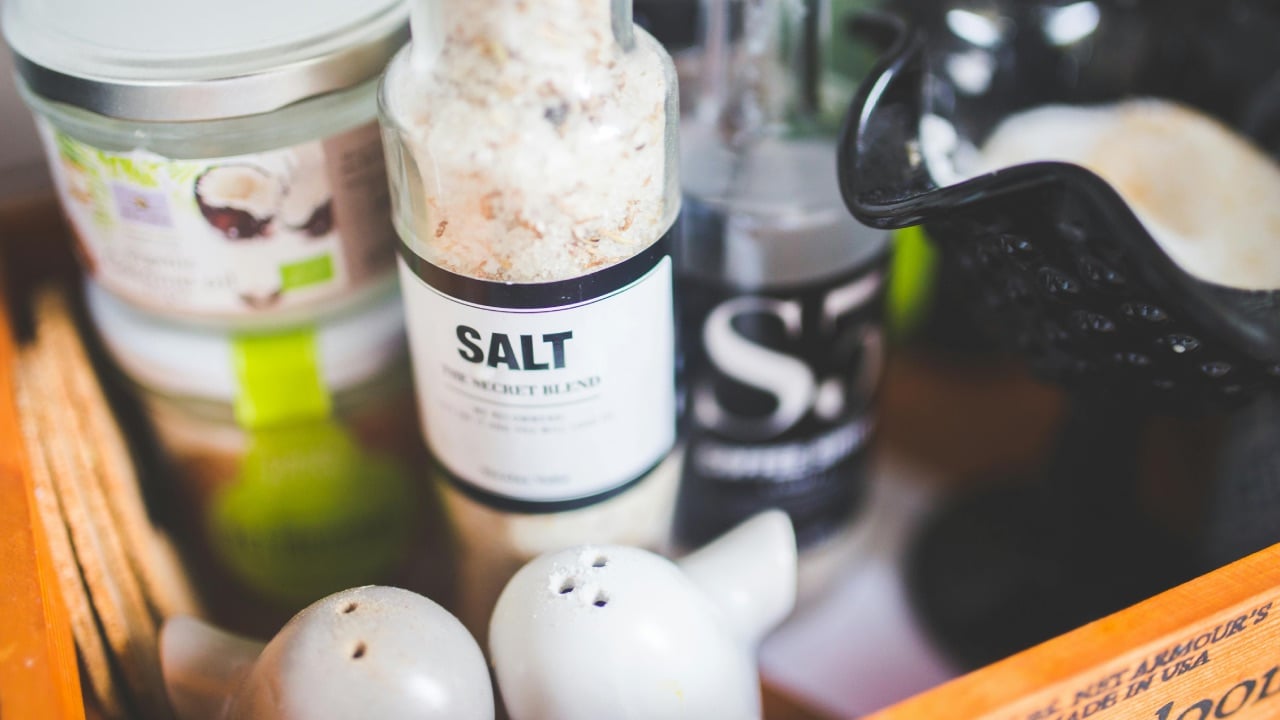 You are currently viewing Trop de sel tue le cœur : une nouvelle étude révèle le seuil journalier à partir duquel le risque d’insuffisance cardiaque explose